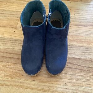 Free People Navy clogs 5.5